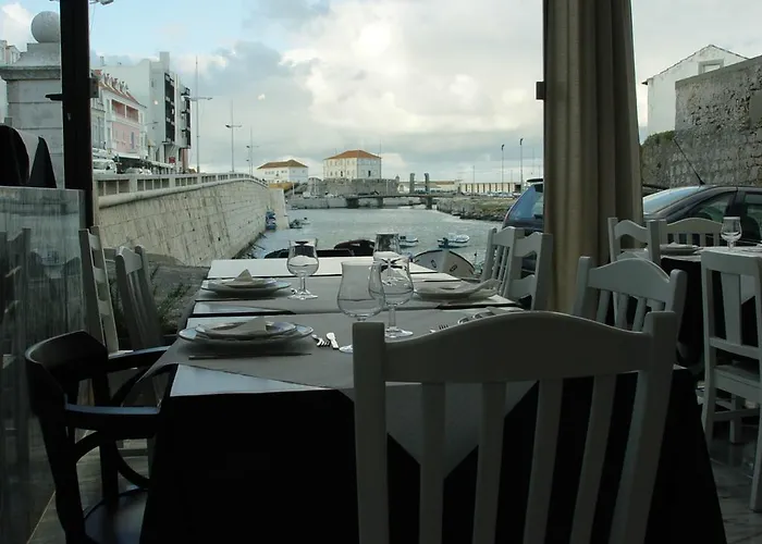 Residencial Popular Hotel Peniche